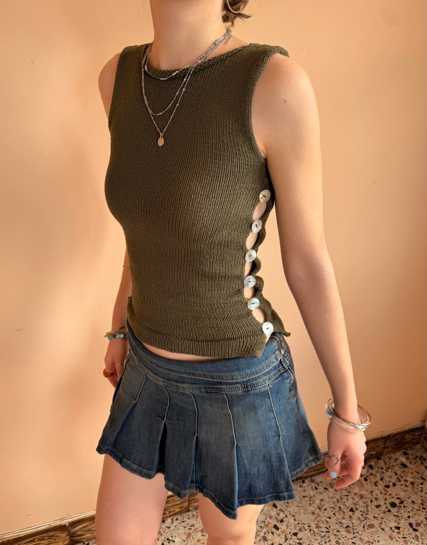 The Pearl Vest in khaki green - (pre made in S)